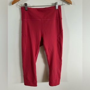 LULULEMON pink berry Capri leggings 6